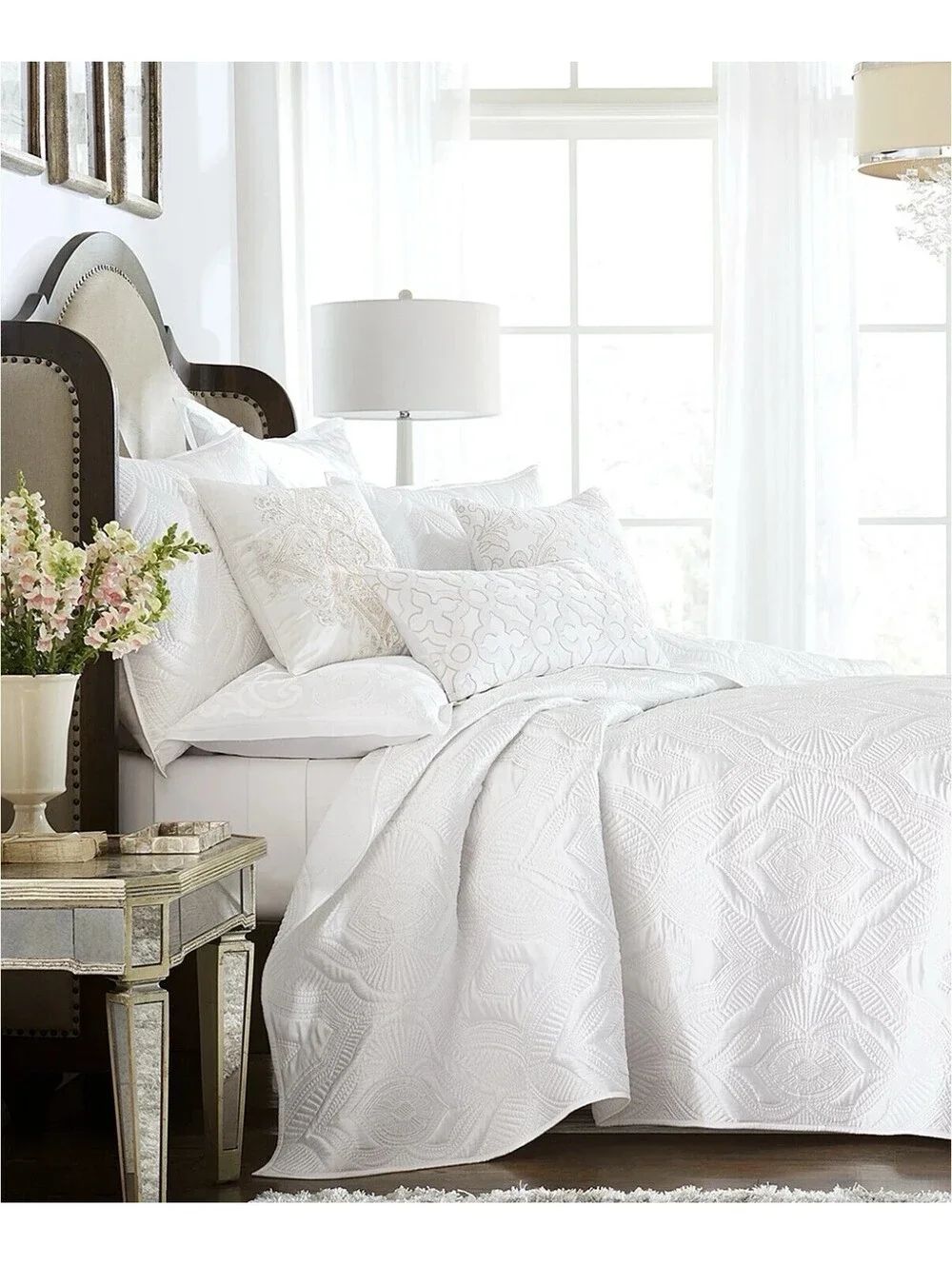 New Hotel Collection KING Size Classic Medallion Coverlet Quilted Comforter